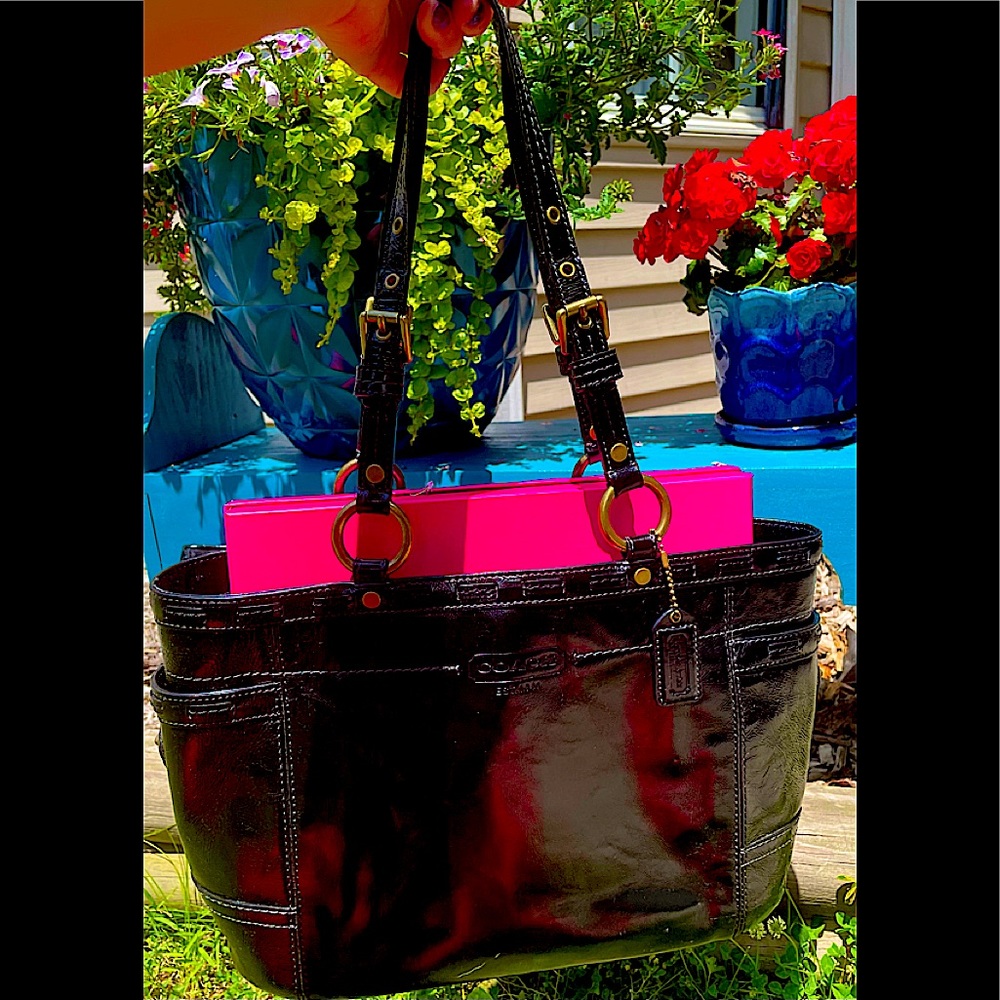 Authentic Coach Tote ๐ Handbag with free matching wallet as a bonus! Black. - Picture 9 of 12
